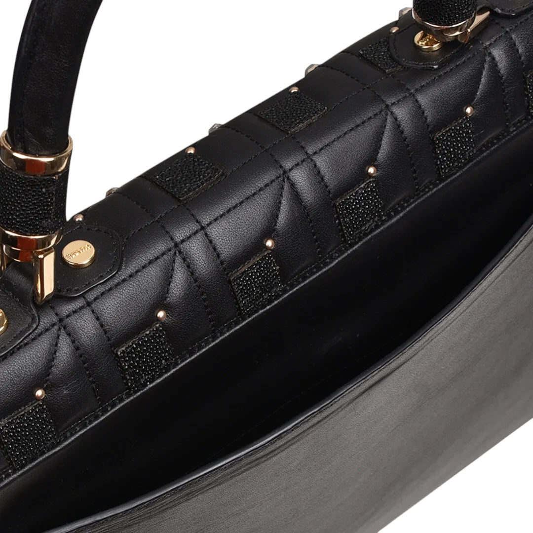 Bolso con piel de mantarraya y cristales