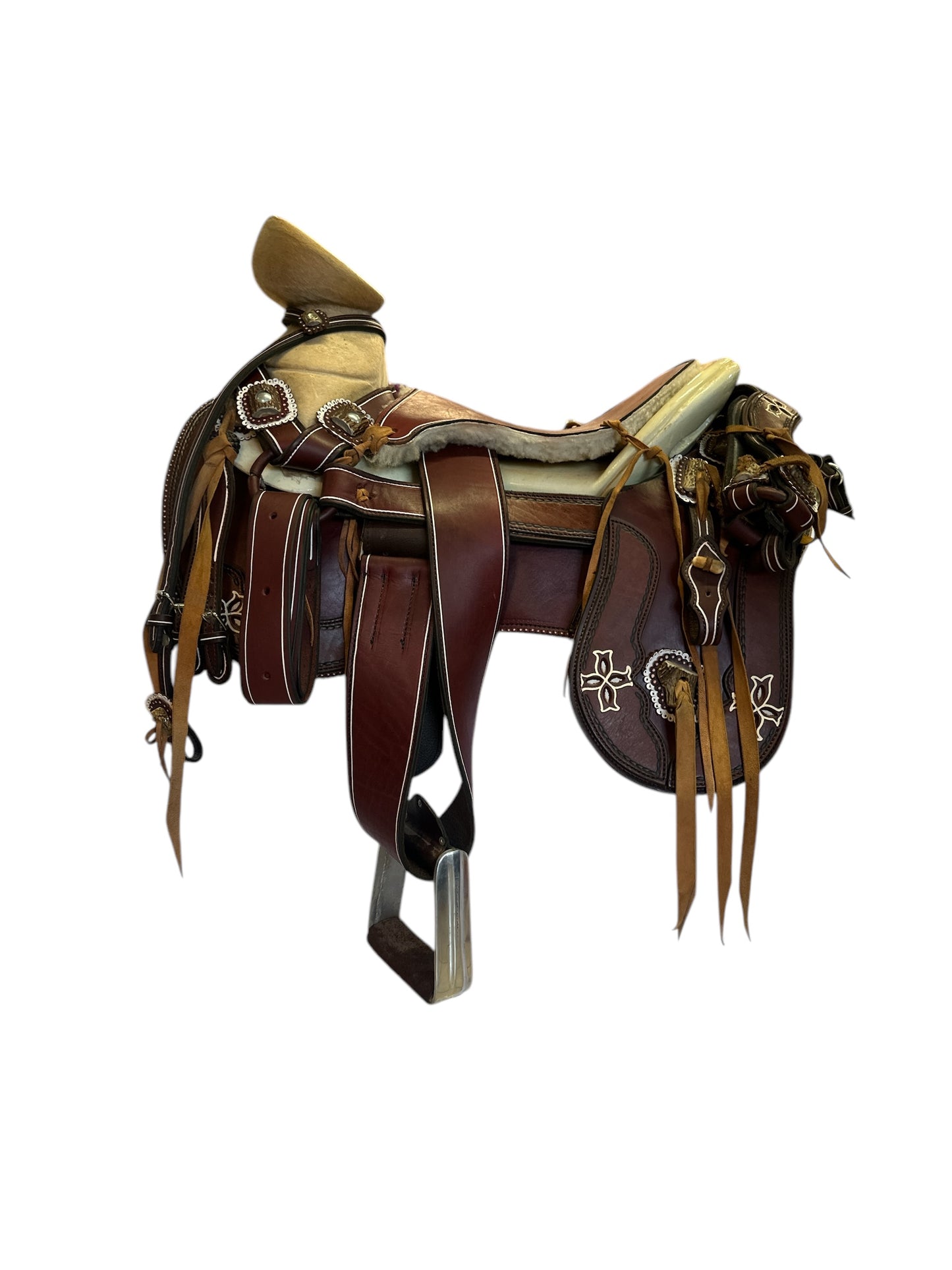 MONTURA COLA DE PATO CON HERRAJE DE VENADO 15"