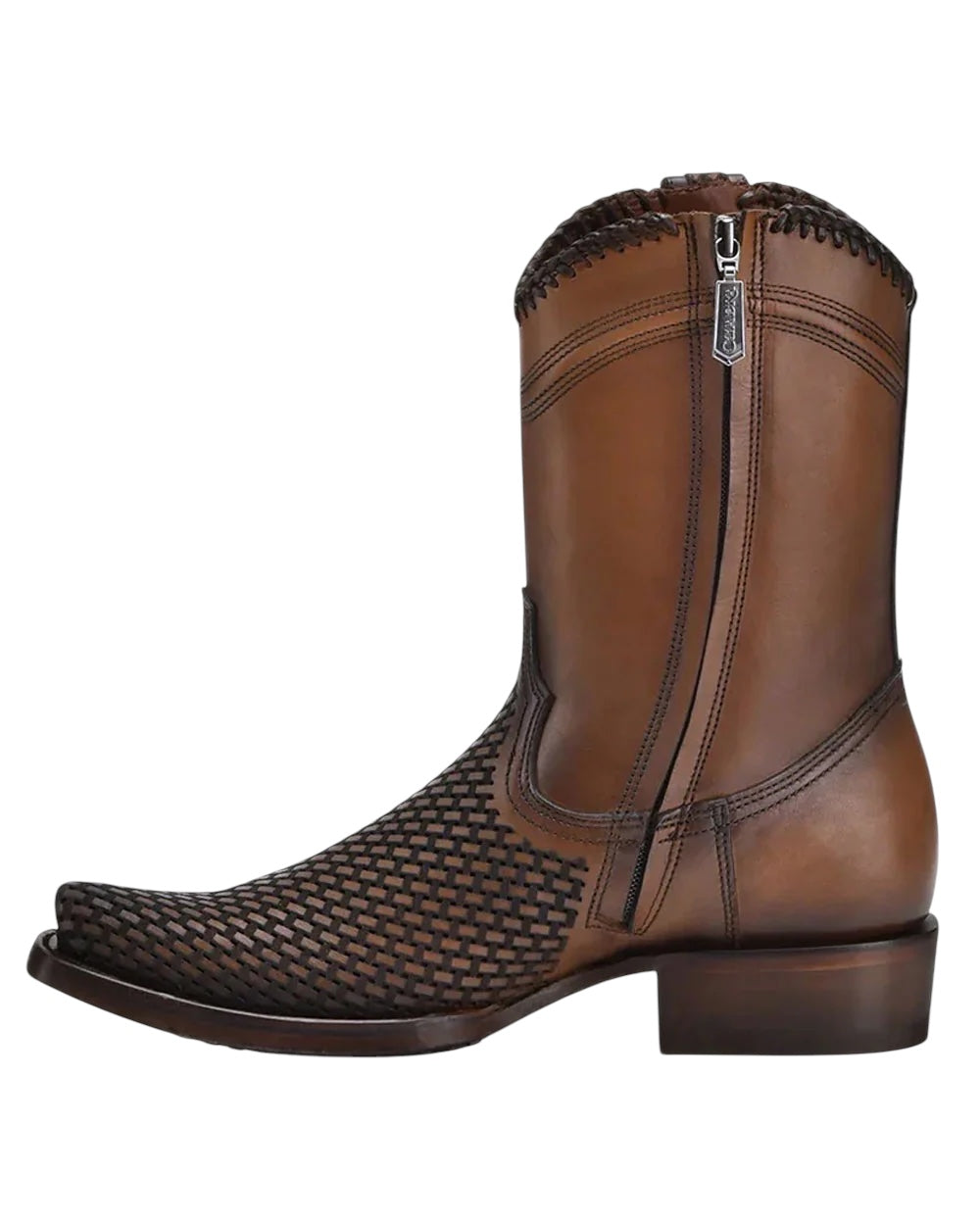 Bota urbana de color miel.