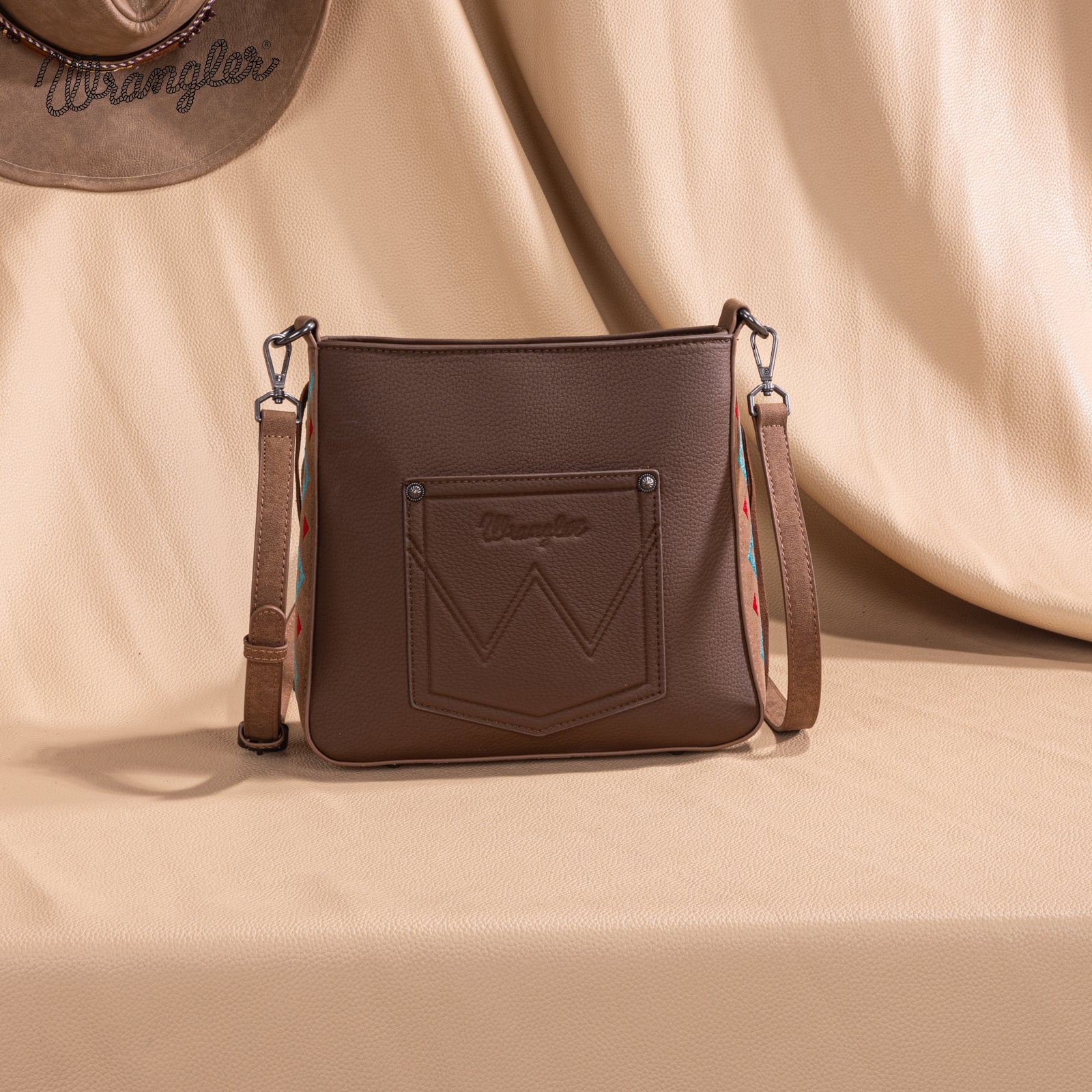 Bolsa Wrangler WG233-8360BR café detalle